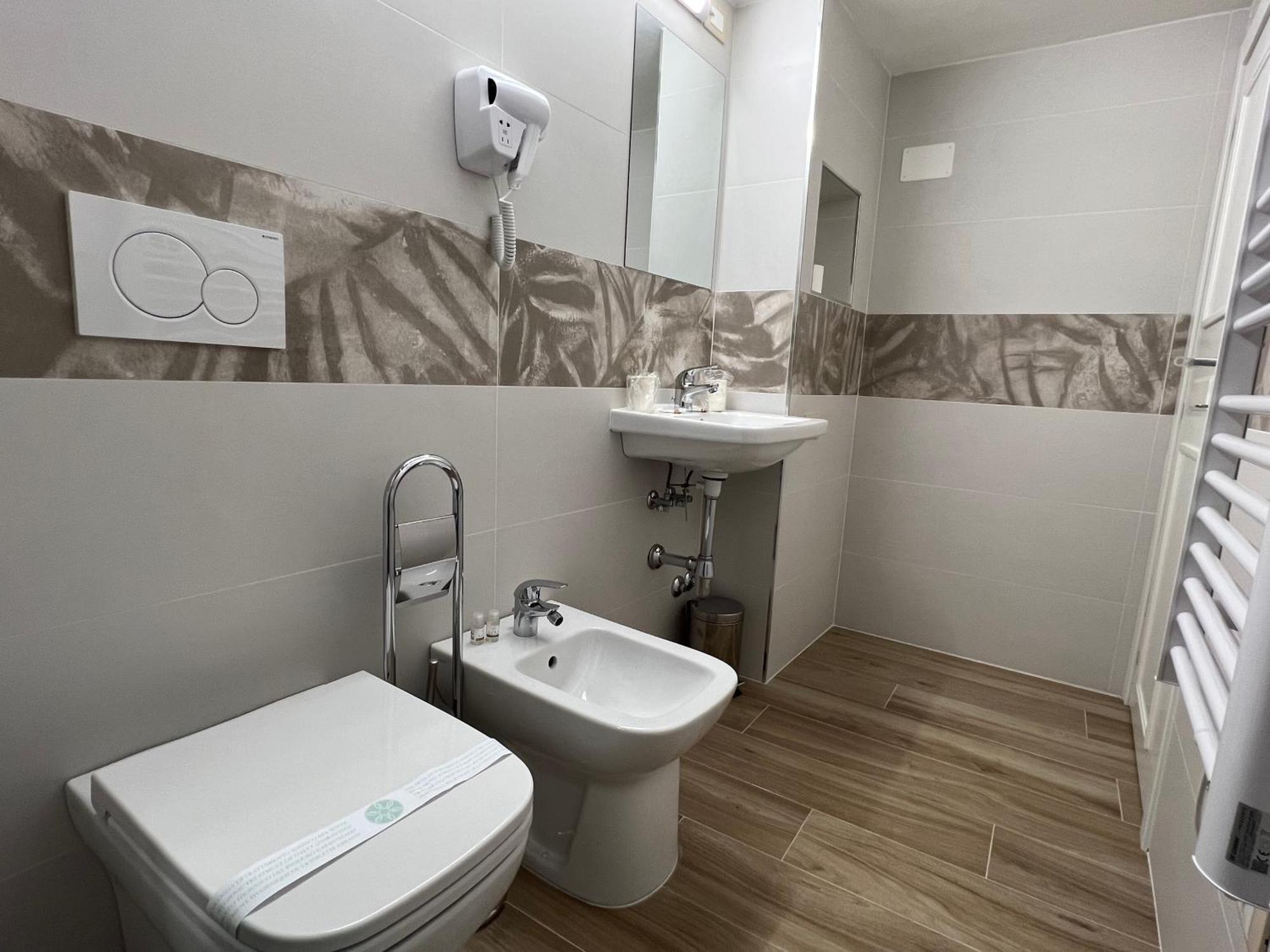 Al 106 Apartment Free Wi-Fi 5 Min Dalla Stazione Prato  Exterior foto